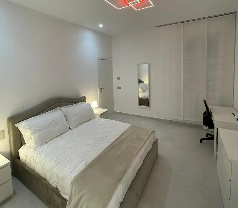 Camera Varese Apartment-1